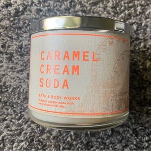 Bath and body works 3 wick candle